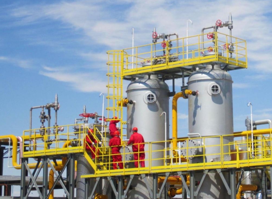 美国天然气期货日内大跌6%，现报3.243美元/百万英热。